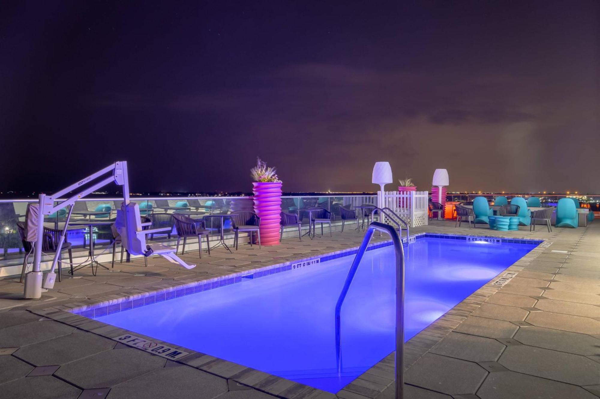 Springhill Suites By Marriott Bradenton Downtown/Riverfront Exterior photo